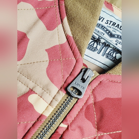 Levi's Men's Diamond Quilted Red Camouflage Jacket Size XL - Picture 6 of 11